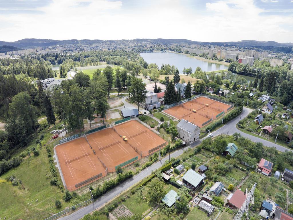 Hotel Brizky Jablonec nad Nysą Zewnętrze zdjęcie