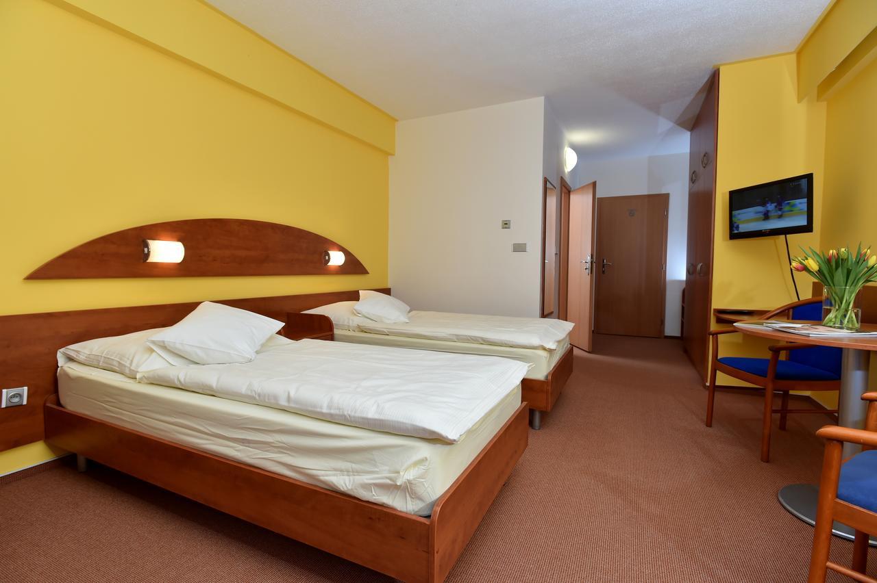 Hotel Brizky Jablonec nad Nysą Zewnętrze zdjęcie