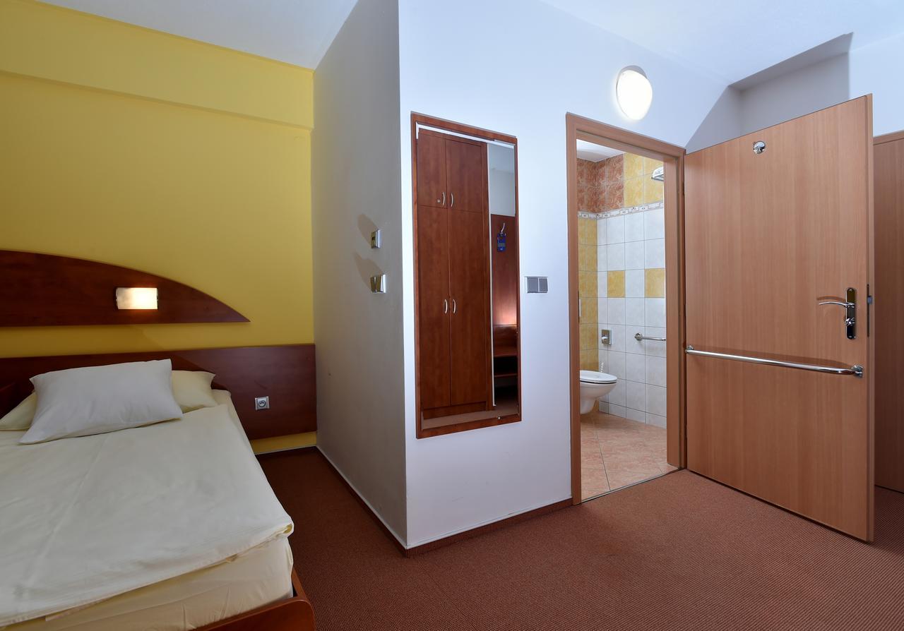 Hotel Brizky Jablonec nad Nysą Zewnętrze zdjęcie